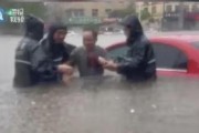 爆料暴雨的视频,城市瞬间变泽国，现场惊心动魄！